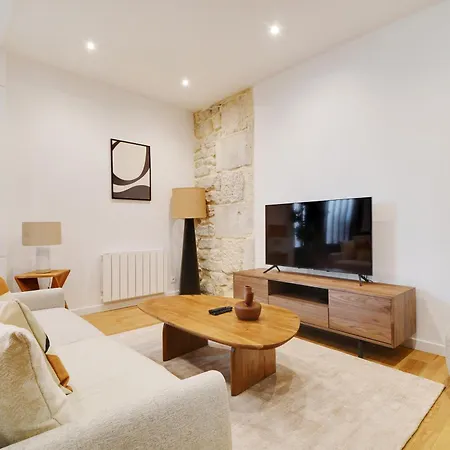 Elegant Neuf 2 Bdr 6p - Republique Apartman